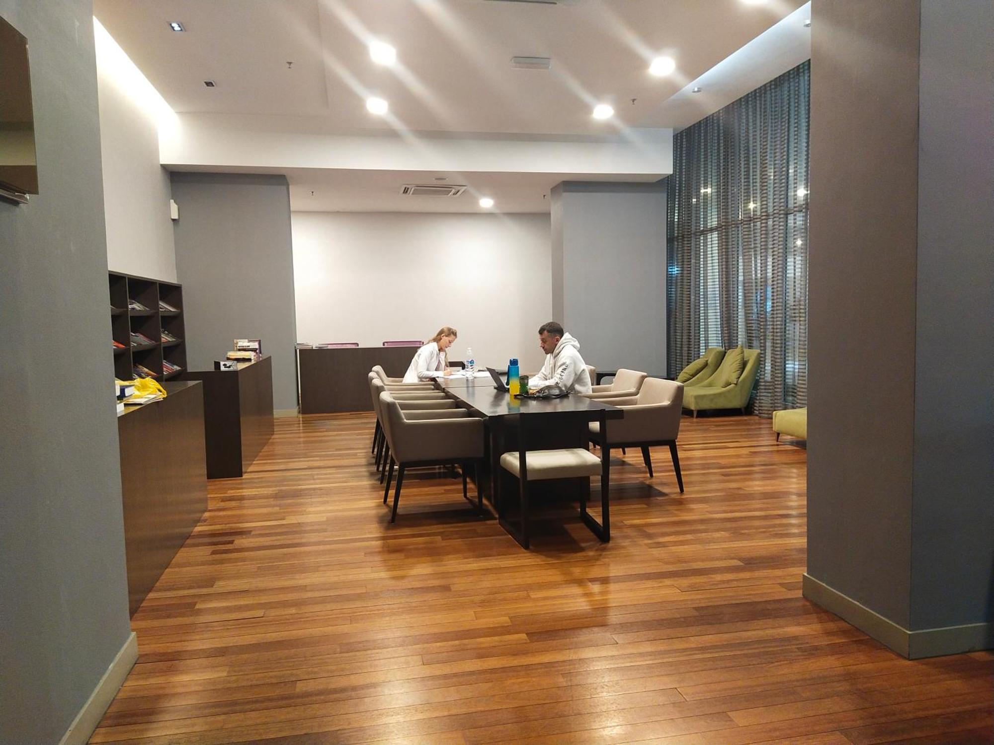 Regalia Exclusive Hostel Куала Лумпур Екстериор снимка