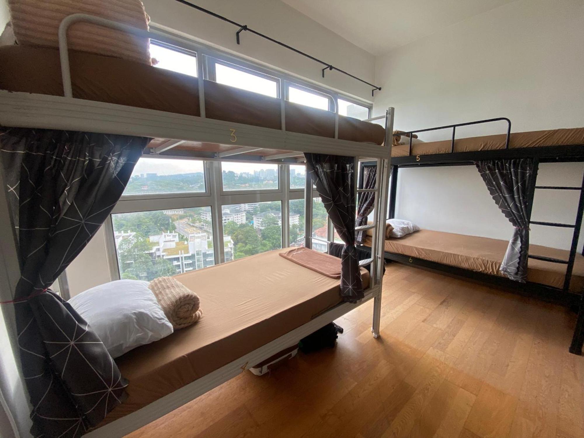 Regalia Exclusive Hostel Куала Лумпур Екстериор снимка