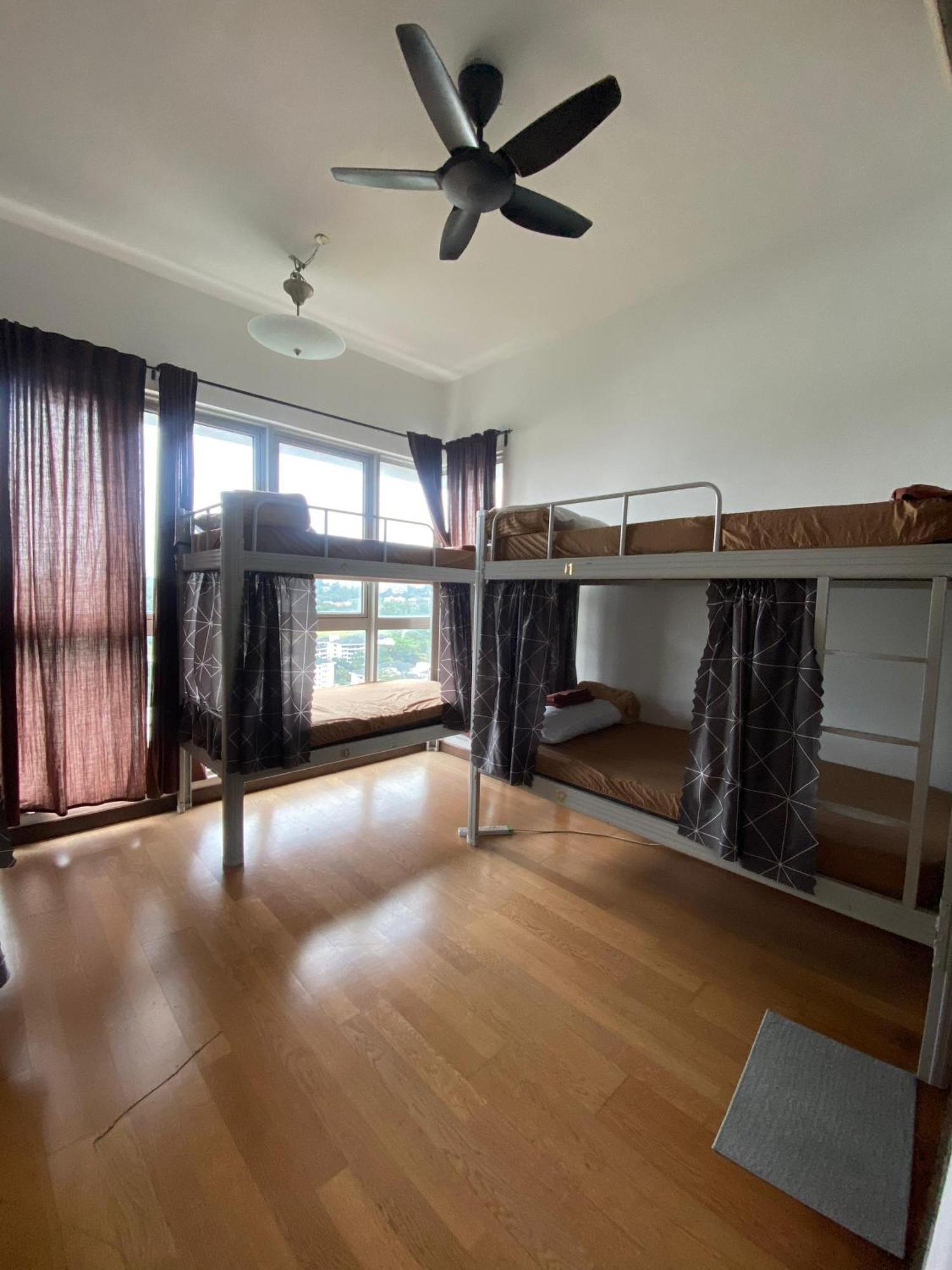 Regalia Exclusive Hostel Куала Лумпур Екстериор снимка