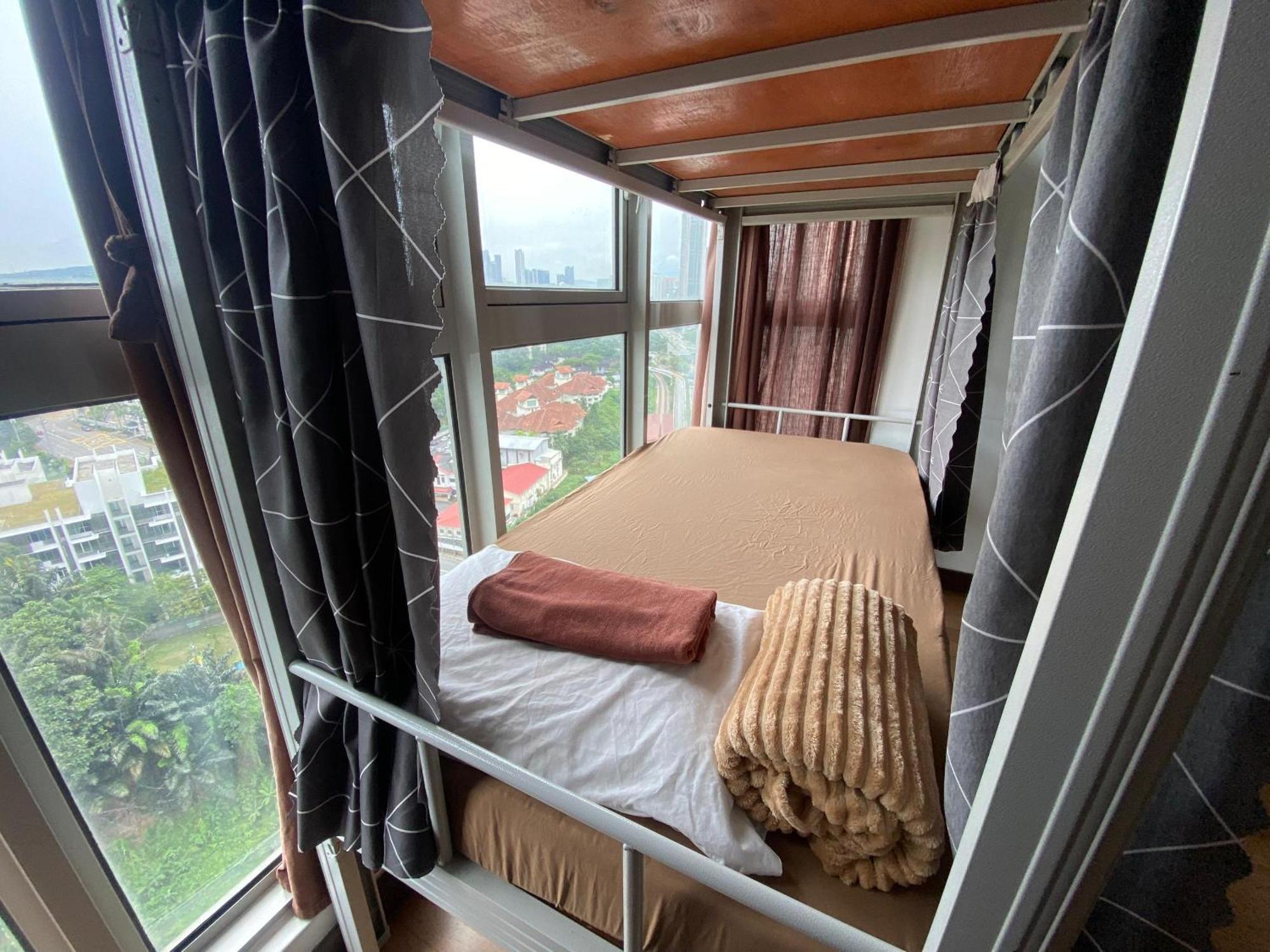 Regalia Exclusive Hostel Куала Лумпур Екстериор снимка