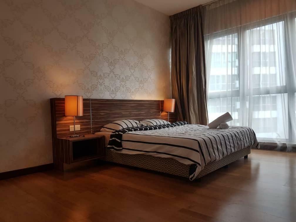 Regalia Exclusive Hostel Куала Лумпур Екстериор снимка