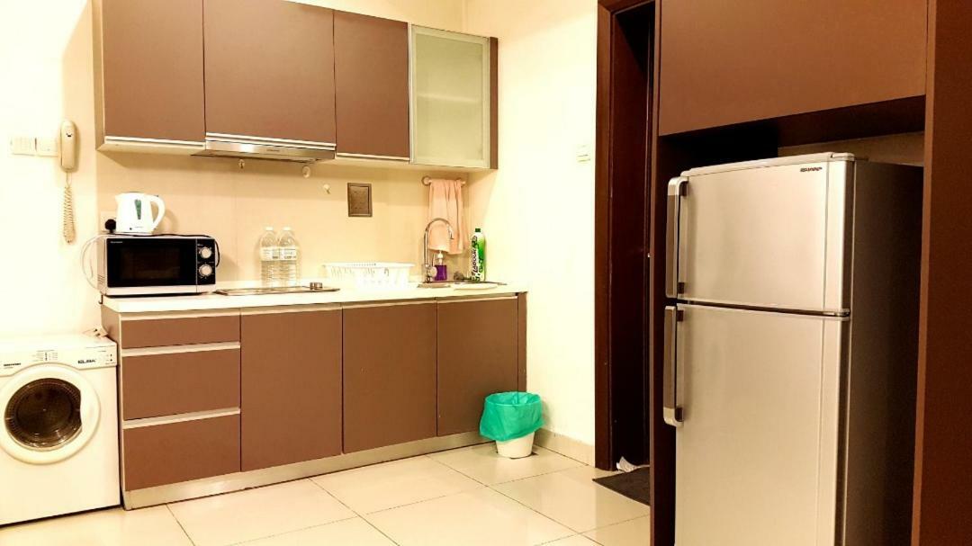Regalia Exclusive Hostel Куала Лумпур Екстериор снимка